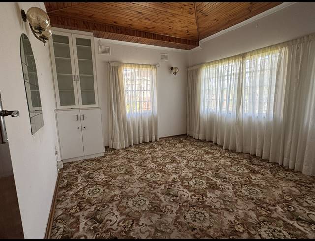 5 BEDROOM FREEHOLD FOR SALE IN HOWICK WEST